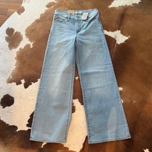 NWT Levi’s 318 Shaping Wide Leg 26